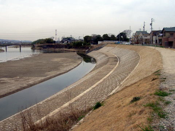 庄内川南気噴護岸工事